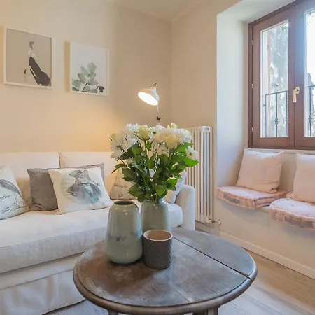 Romantic House With Jacuzzi By Rent All Como Vecchio Daire